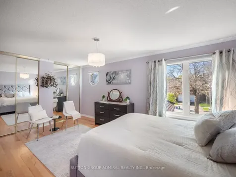 120 Glenmanor Way Vaughan ON L4J 3E5