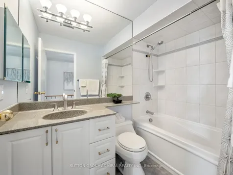120 Glenmanor Way Vaughan ON L4J 3E5