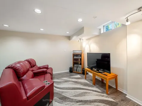 120 Glenmanor Way Vaughan ON L4J 3E5