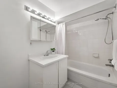 120 Glenmanor Way Vaughan ON L4J 3E5