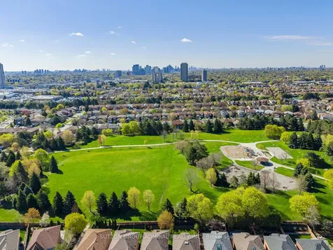 120 Glenmanor Way Vaughan ON L4J 3E5