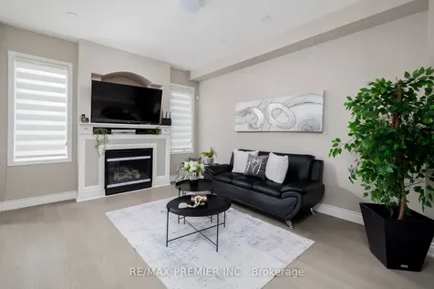 140 Dolce Crescent Vaughan ON L4H 3C7