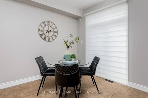 140 Dolce Crescent Vaughan ON L4H 3C7