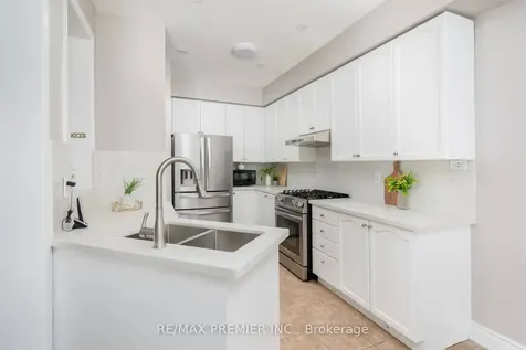 140 Dolce Crescent Vaughan ON L4H 3C7
