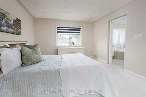 140 Dolce Crescent Vaughan ON L4H 3C7