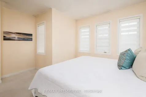 140 Dolce Crescent Vaughan ON L4H 3C7