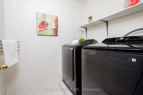 140 Dolce Crescent Vaughan ON L4H 3C7