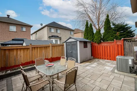 140 Dolce Crescent Vaughan ON L4H 3C7