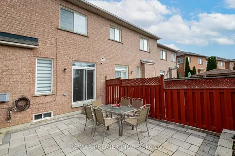 140 Dolce Crescent Vaughan ON L4H 3C7