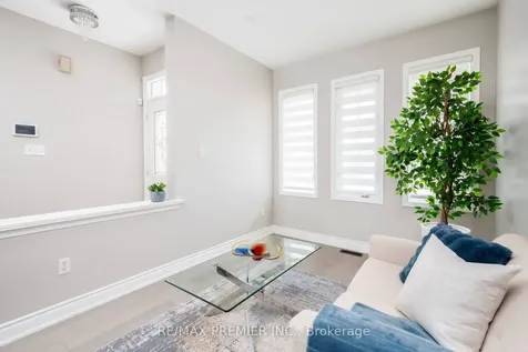 140 Dolce Crescent Vaughan ON L4H 3C7