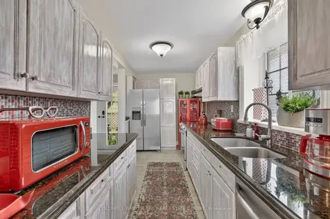 64 Niagara Street Newmarket ON L3Y 4E6