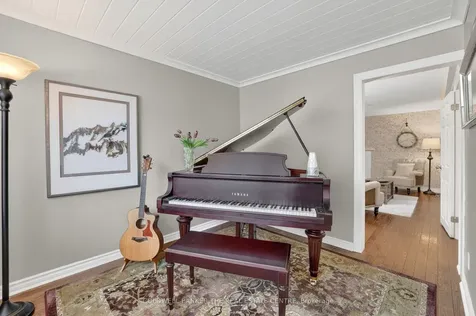 64 Niagara Street Newmarket ON L3Y 4E6
