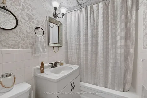 64 Niagara Street Newmarket ON L3Y 4E6
