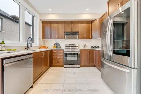 242 Vermont Avenue Newmarket ON L3X 0M6