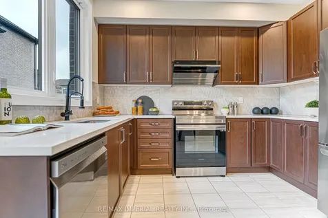 242 Vermont Avenue Newmarket ON L3X 0M6