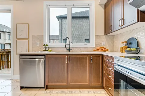 242 Vermont Avenue Newmarket ON L3X 0M6