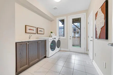242 Vermont Avenue Newmarket ON L3X 0M6