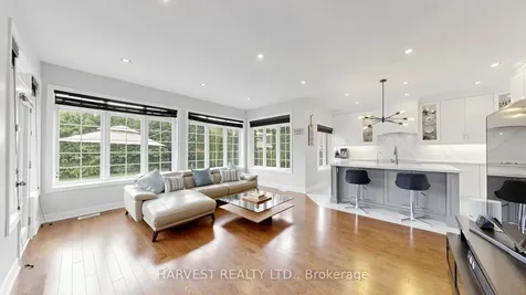 1112 Quaker Trail Newmarket ON L3X 3E2