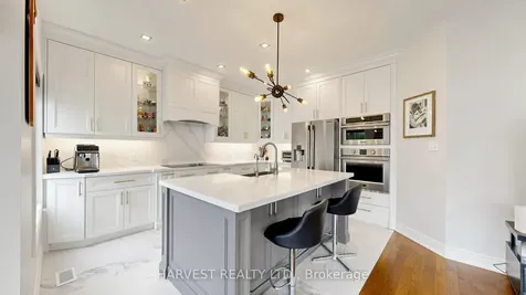 1112 Quaker Trail Newmarket ON L3X 3E2