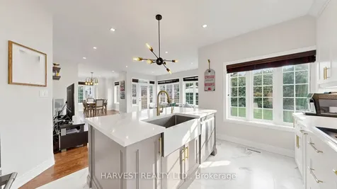 1112 Quaker Trail Newmarket ON L3X 3E2