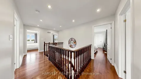 1112 Quaker Trail Newmarket ON L3X 3E2