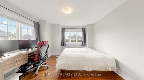 1112 Quaker Trail Newmarket ON L3X 3E2