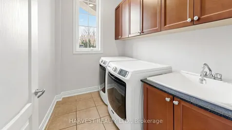 1112 Quaker Trail Newmarket ON L3X 3E2