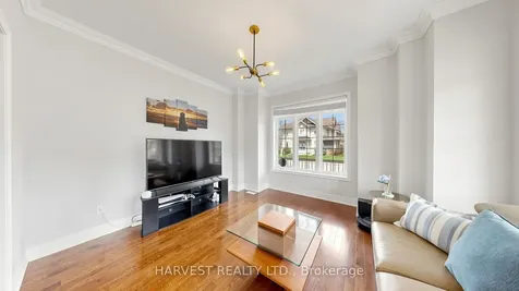 1112 Quaker Trail Newmarket ON L3X 3E2