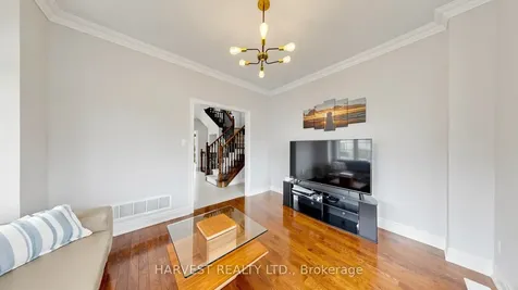 1112 Quaker Trail Newmarket ON L3X 3E2