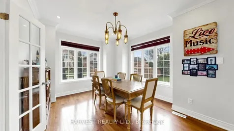 1112 Quaker Trail Newmarket ON L3X 3E2