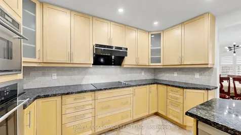 19 Thornbury Circle Vaughan ON L4J 5C1