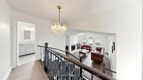 19 Thornbury Circle Vaughan ON L4J 5C1