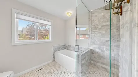 19 Thornbury Circle Vaughan ON L4J 5C1