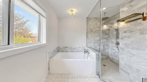 19 Thornbury Circle Vaughan ON L4J 5C1