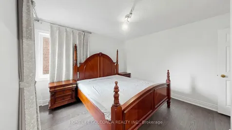 19 Thornbury Circle Vaughan ON L4J 5C1