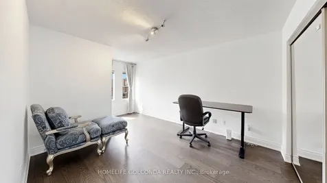 19 Thornbury Circle Vaughan ON L4J 5C1