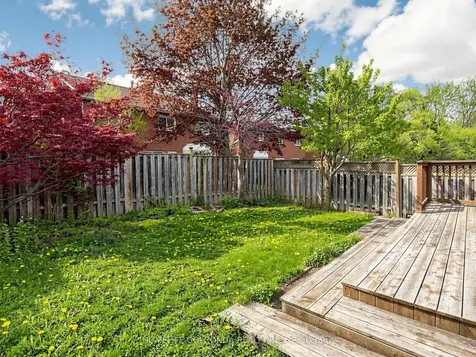 19 Thornbury Circle Vaughan ON L4J 5C1