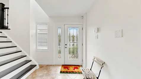 19 Thornbury Circle Vaughan ON L4J 5C1