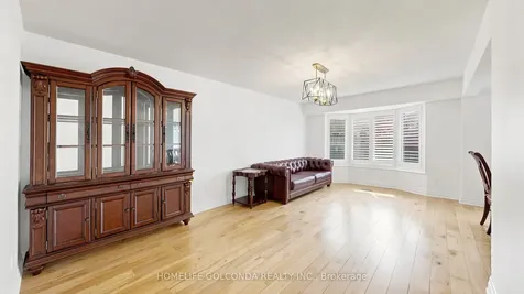 19 Thornbury Circle Vaughan ON L4J 5C1