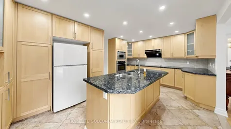 19 Thornbury Circle Vaughan ON L4J 5C1
