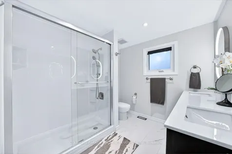 264 Manchester Drive Newmarket ON L3Y 6K3