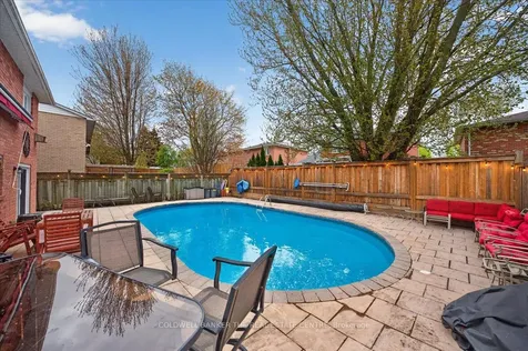 264 Manchester Drive Newmarket ON L3Y 6K3