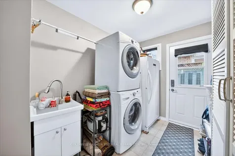 264 Manchester Drive Newmarket ON L3Y 6K3