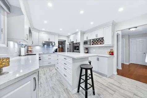 264 Manchester Drive Newmarket ON L3Y 6K3