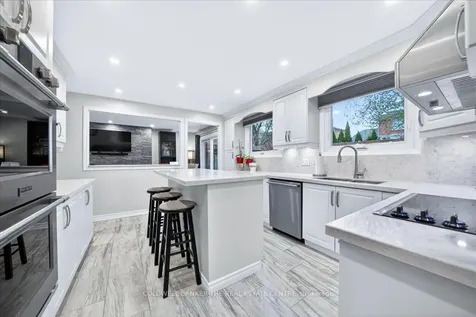 264 Manchester Drive Newmarket ON L3Y 6K3