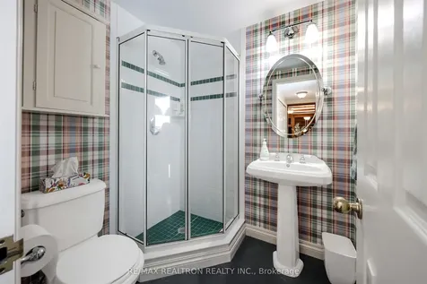 17755 Warden Avenue East Gwillimbury ON L0G 1V0