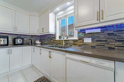 14 Kemsing Court Markham ON L3R 4P7