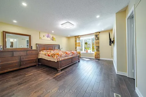 14 Kemsing Court Markham ON L3R 4P7