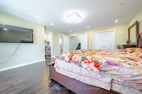 14 Kemsing Court Markham ON L3R 4P7