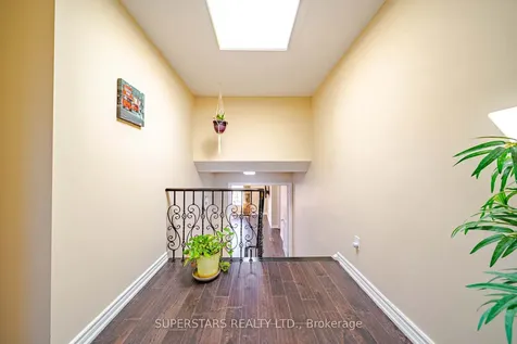 14 Kemsing Court Markham ON L3R 4P7